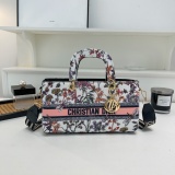 New Women's Bag Fashionable Trendy and Luxurious
