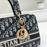 New Women's Bag Fashionable Trendy and Luxurious