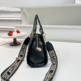 New Women's Bag Fashionable Trendy and Luxurious