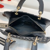 New Women's Bag Fashionable Trendy and Luxurious