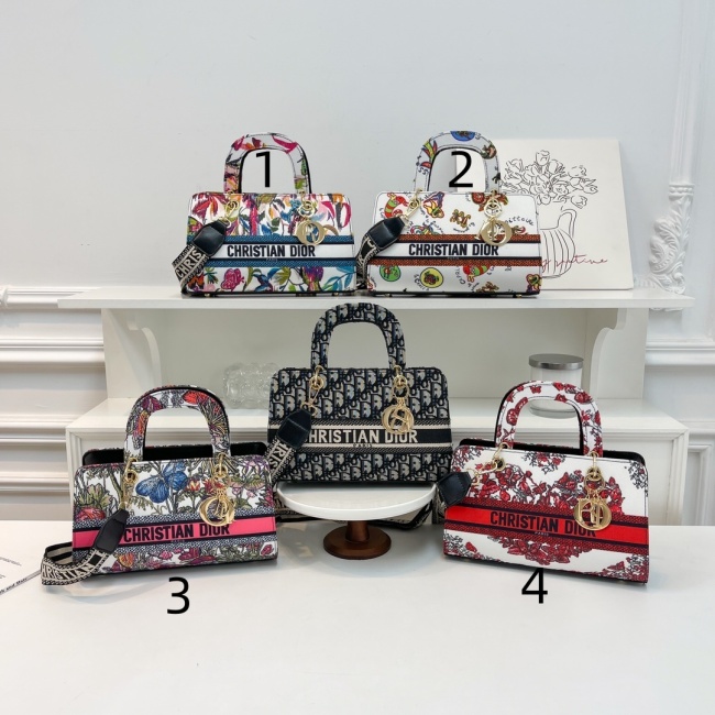 New Women's Bag Fashionable Trendy and Luxurious