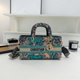 New Women's Bag Fashionable Trendy and Luxurious