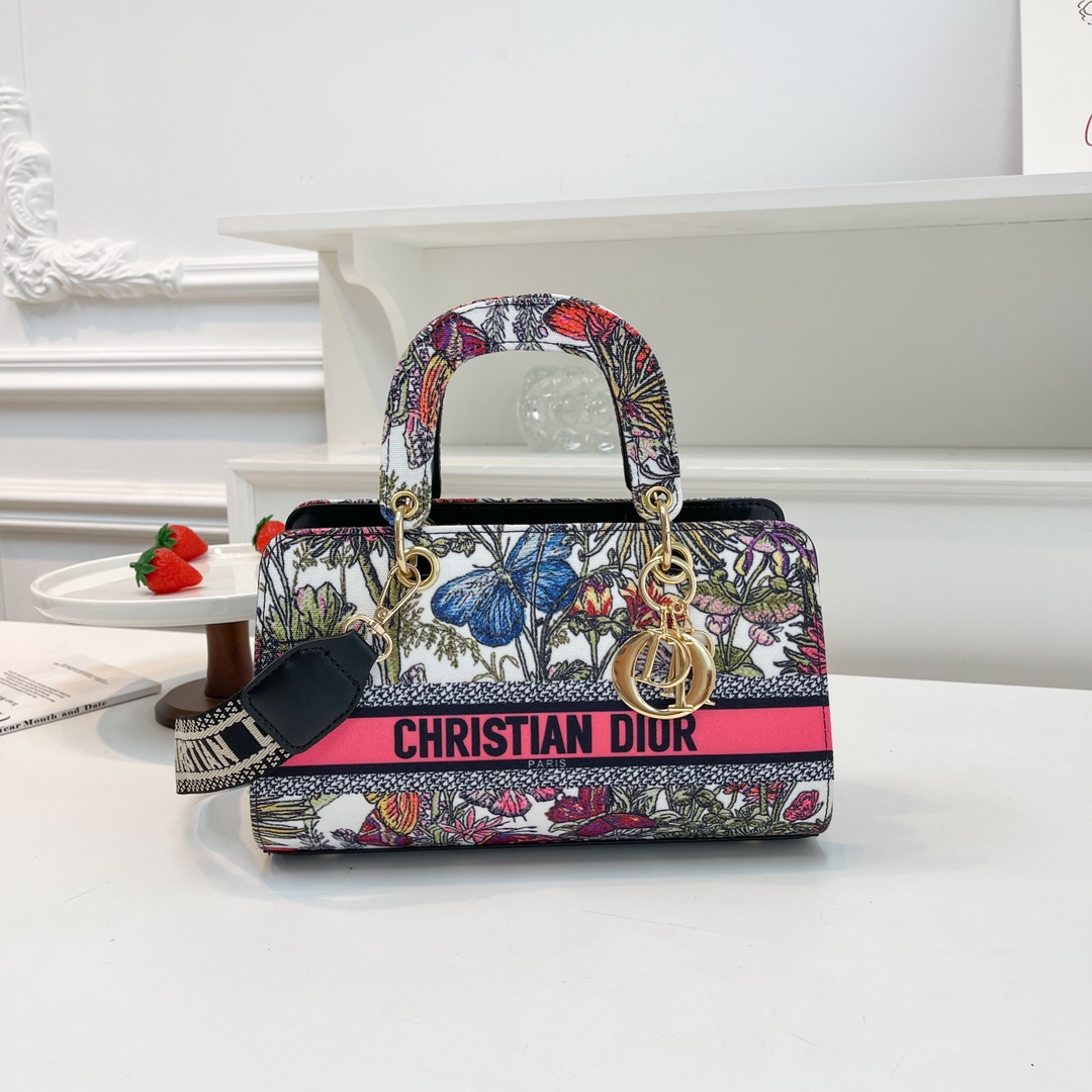 New Women's Bag Fashionable Trendy and Luxurious