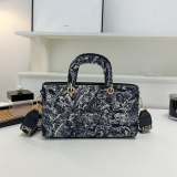 New Women's Bag Fashionable Trendy and Luxurious