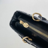 New Women's Bag Fashionable Trendy and Luxurious