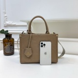 New Women's Bag Fashionable Trendy and Luxurious