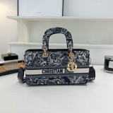 New Women's Bag Fashionable Trendy and Luxurious