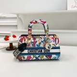 New Women's Bag Fashionable Trendy and Luxurious
