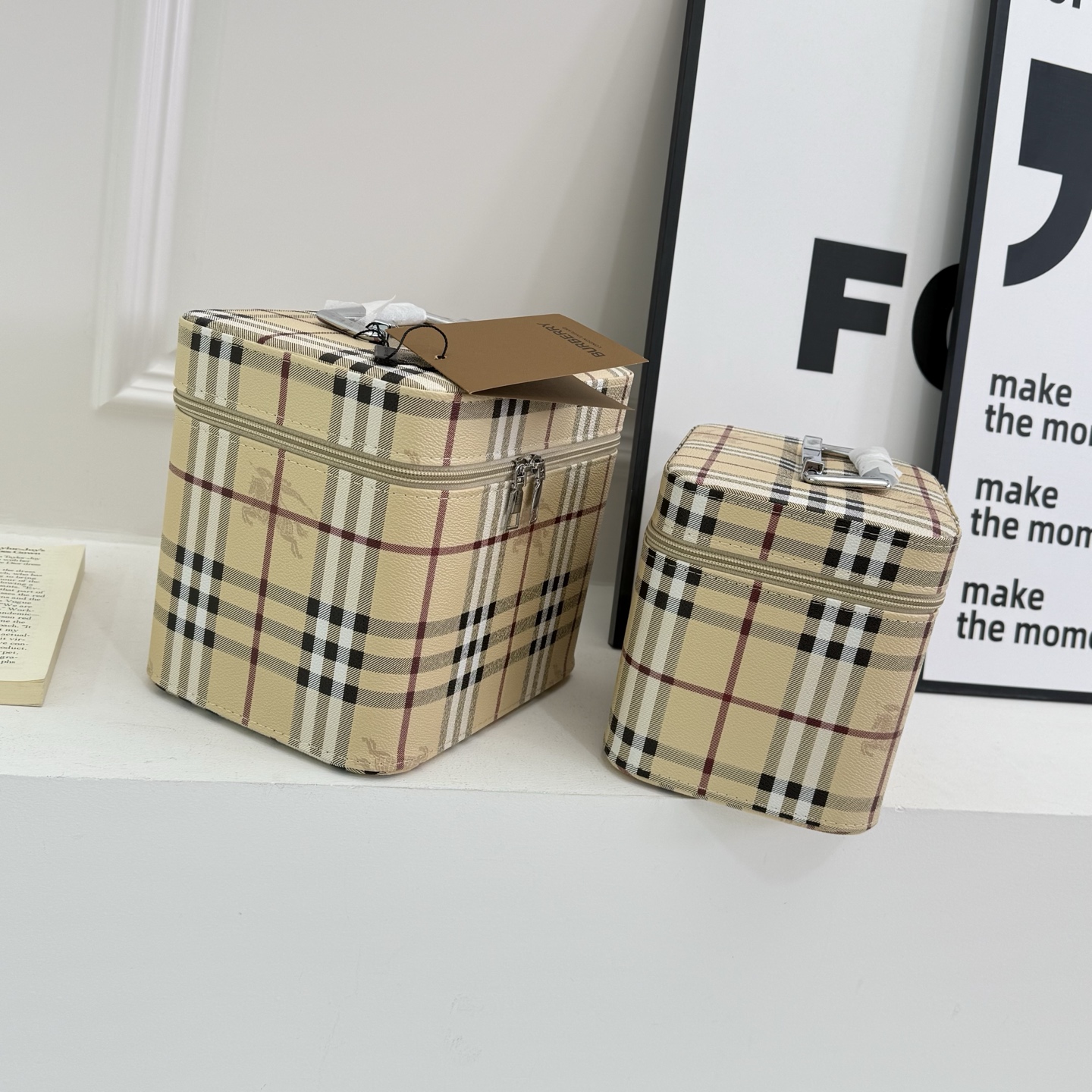 Fashion toiletry bags cosmetic bag seal