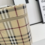 Fashion toiletry bags cosmetic bag seal