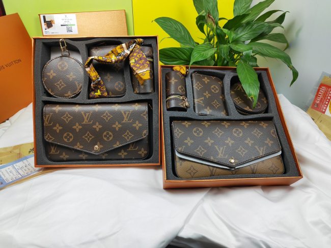 Latest gift box set, fashionable shoulder bag card bag combination, full set of plastic packaging (with box)