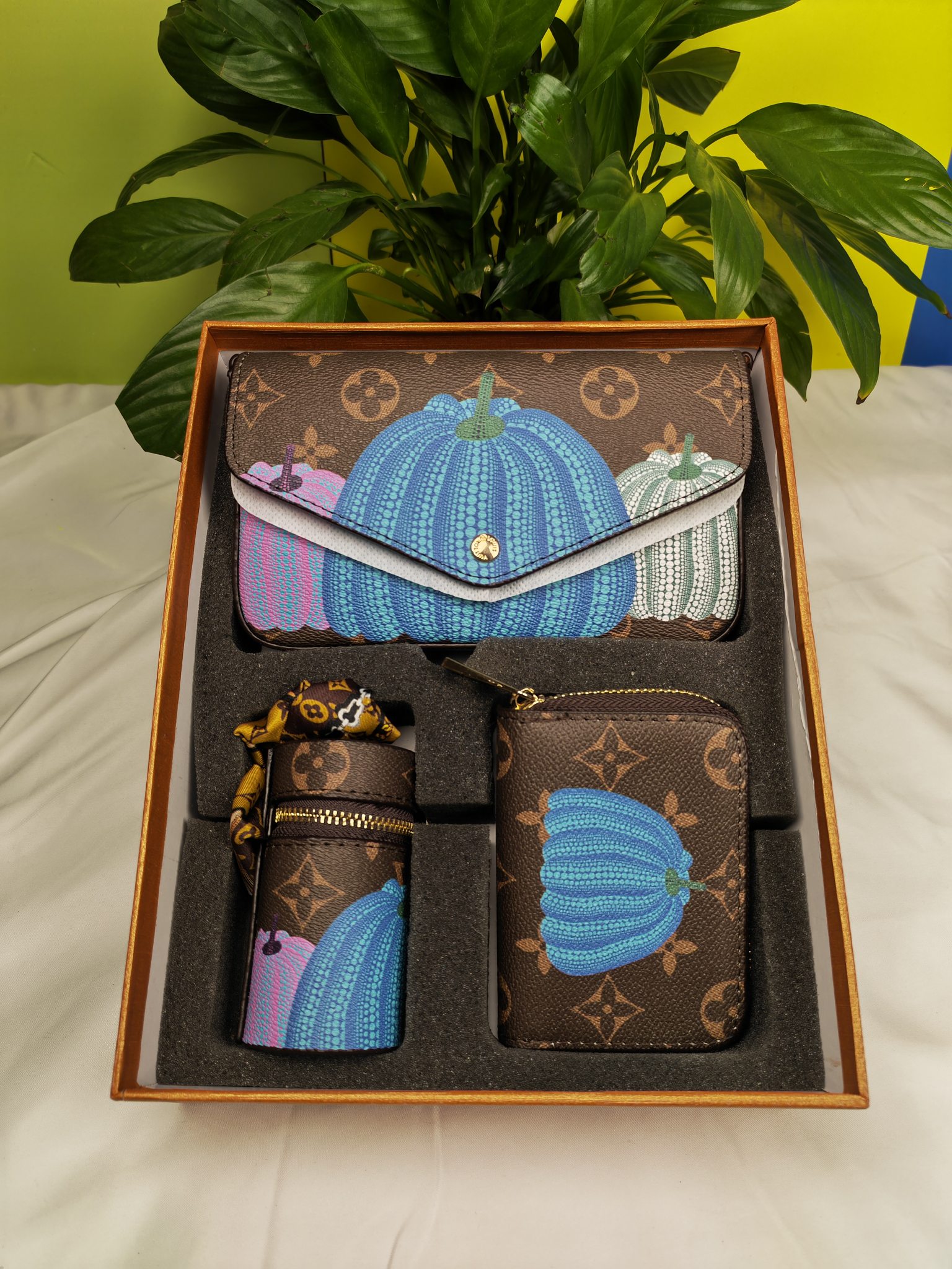 Latest gift box set, fashionable shoulder bag card bag combination, full set of plastic packaging (with box)