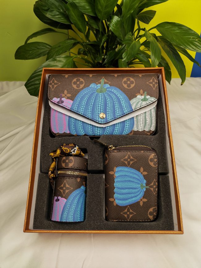 Latest gift box set, fashionable shoulder bag card bag combination, full set of plastic packaging (with box)