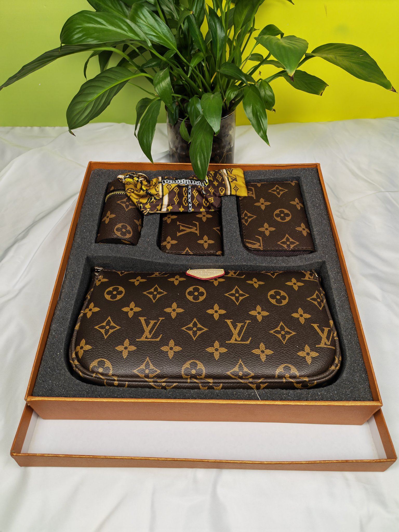 Latest gift box set, fashionable shoulder bag card bag combination, full set of plastic packaging (with box)