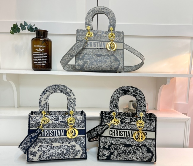 New lady fashion single shoulder bag(WITH BOX)