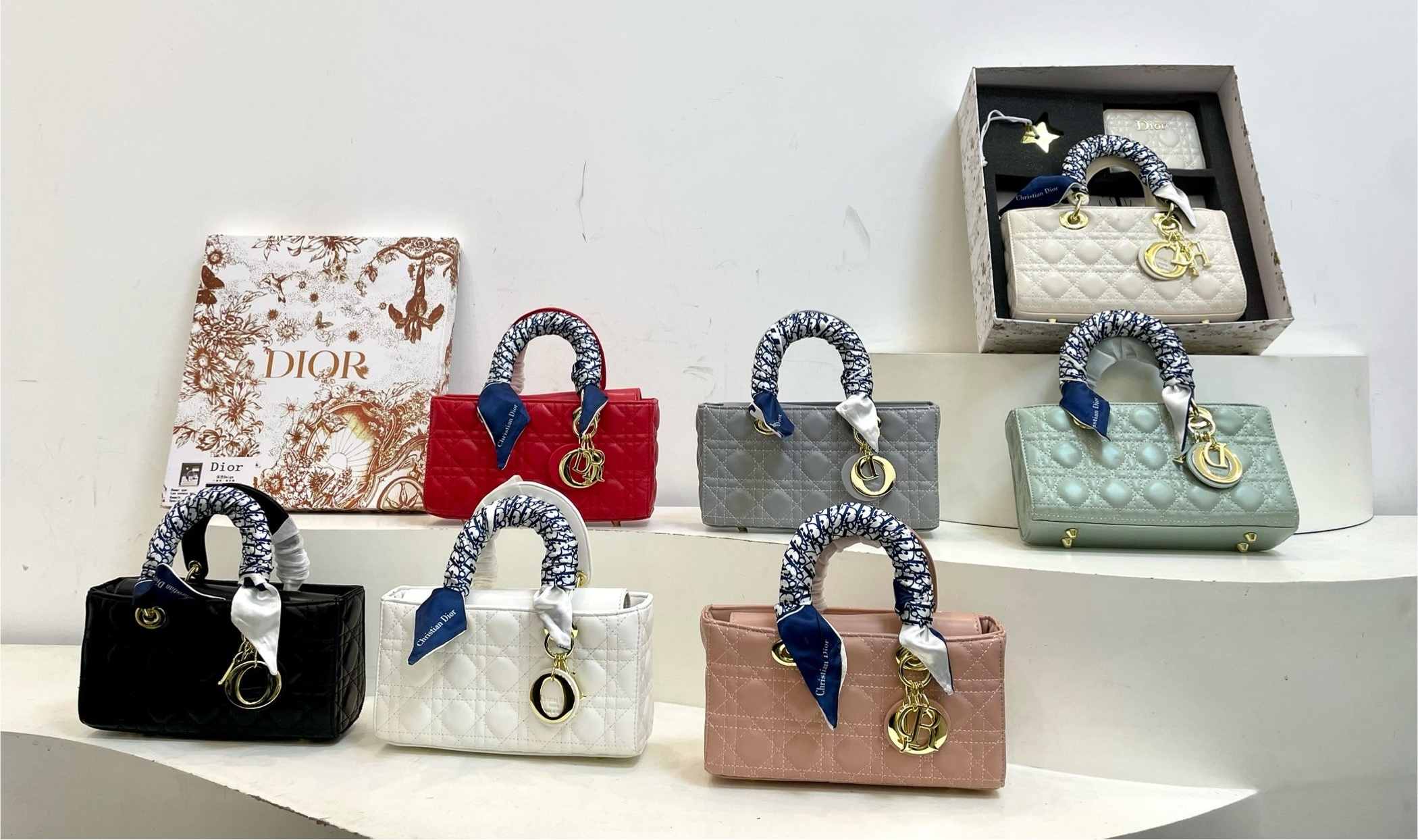 New lady fashion single shoulder bag(with box)