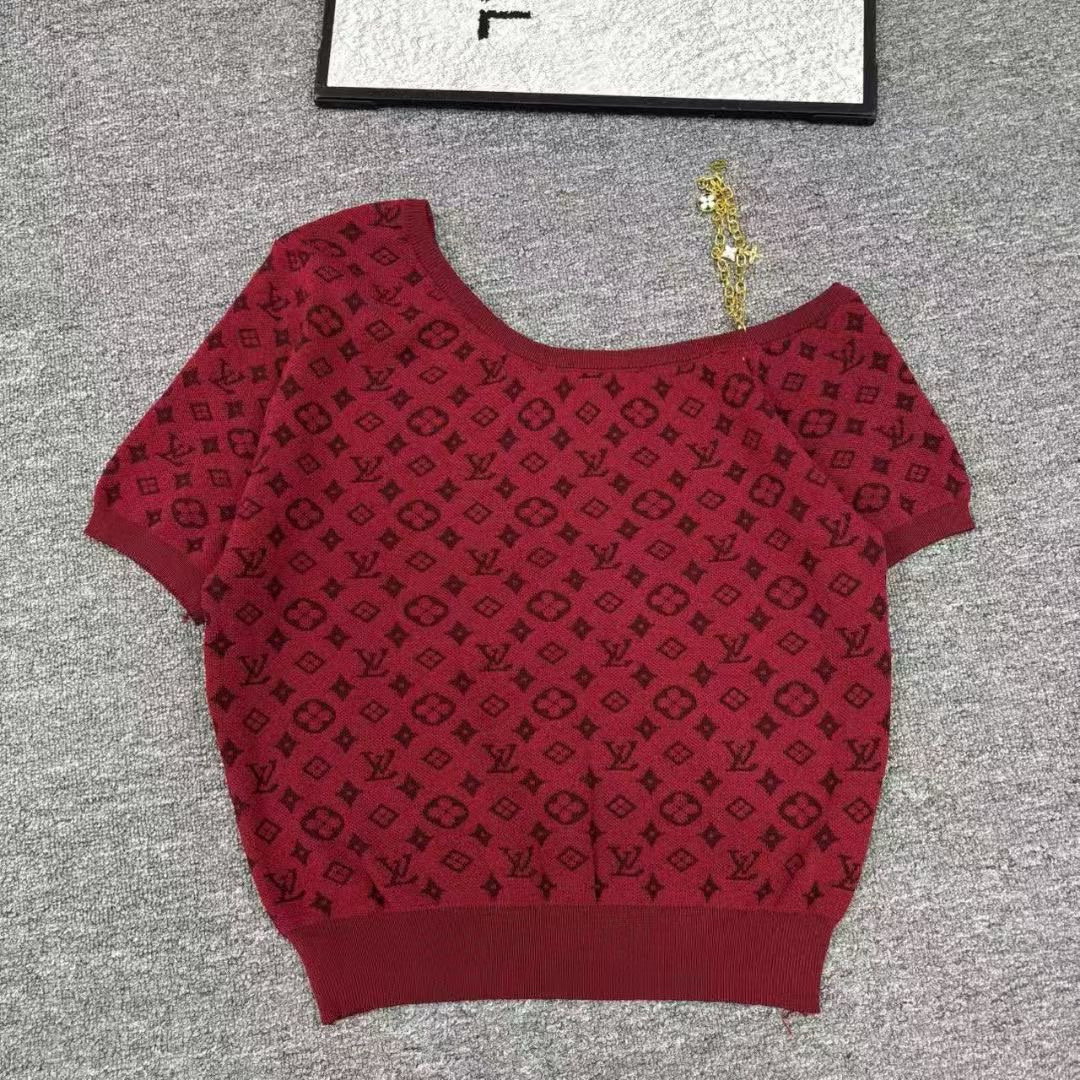 Spring and summer new light luxury socialite style letter jacquard slant shoulder slant collar short sleeved metal chain knitted sweater