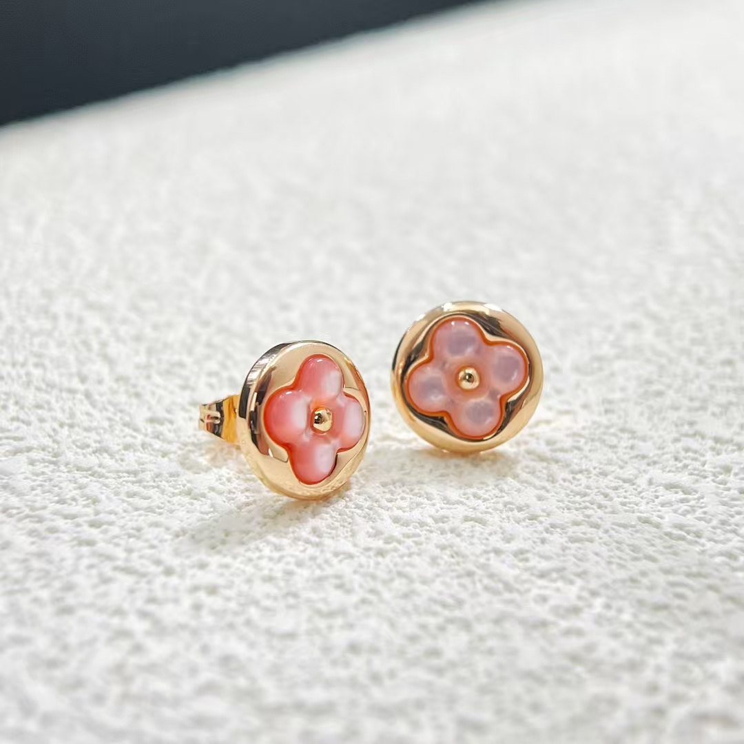 New classic pink shell earrings