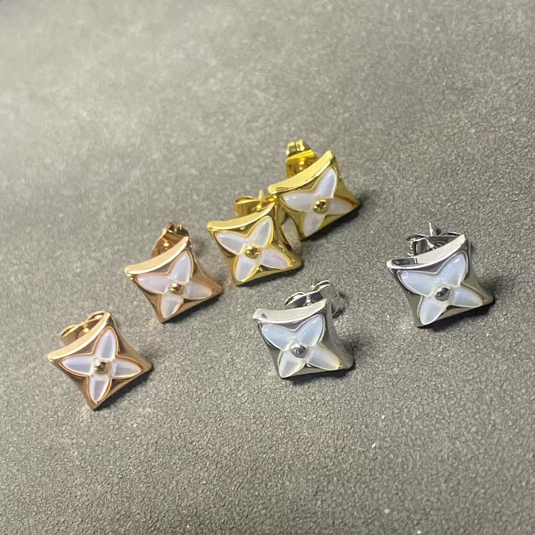 New classic pink shell earrings