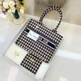 New gift boxes for women's bags, scarves, and card bags