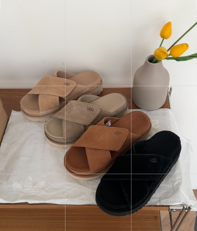 New fashionable women's slippers