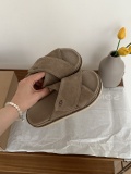 New fashionable women's slippers