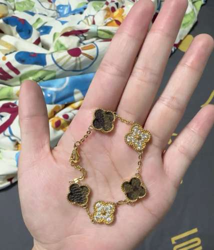 Fashionable bracelet