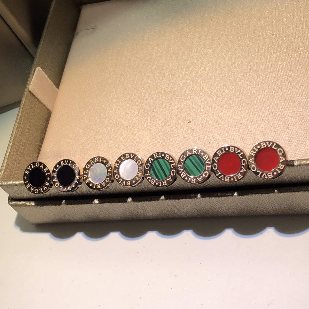 High quality and fashionable earrings