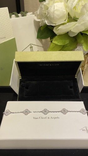 Snow White Clover Diamond Bracelet(HIGH)