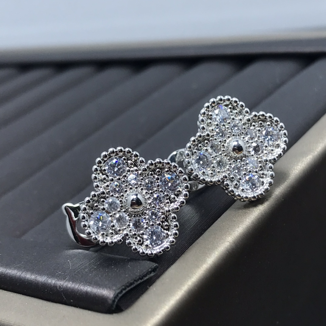 New Four Leaf Clover Ear Nails(NO BOX)