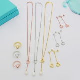 Fashionable heart-shaped necklace