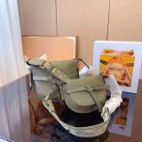 Fashionable shoulder bag for ladies