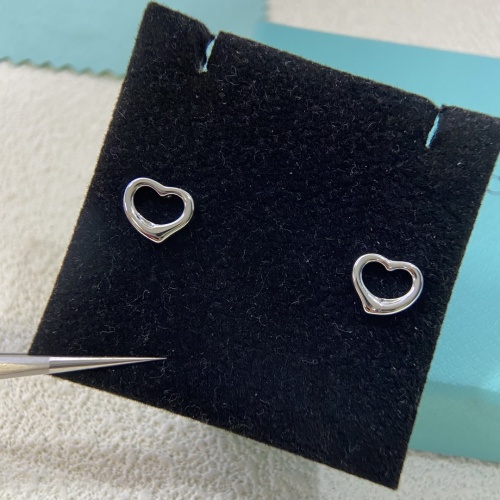 New hollow smooth heart-shaped earrings