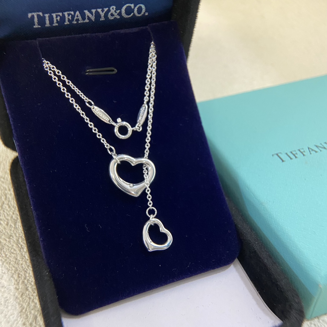 Fashionable heart-shaped necklace