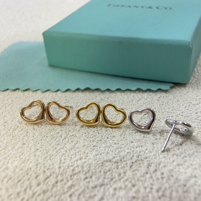 New hollow smooth heart-shaped earrings