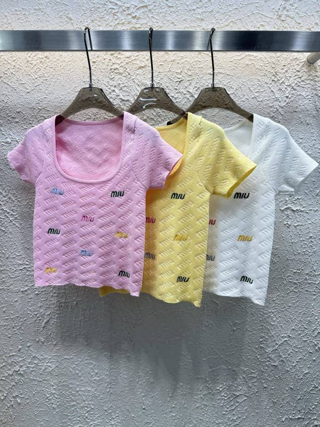 Spring and summer new embroidered letter U-neck knitted short sleeved shirt