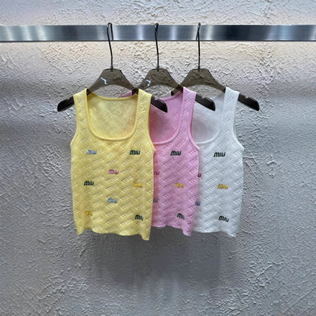 Spring and summer new embroidered letter U-neck knitted vest
