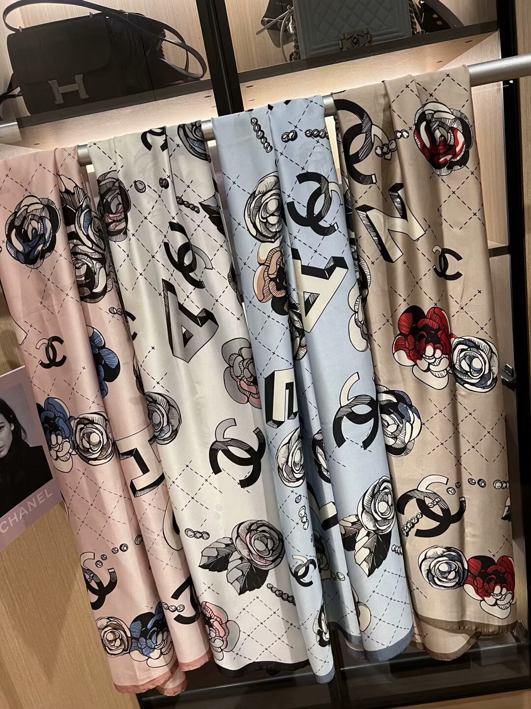 Newly arrived women's fashionable silk scarf