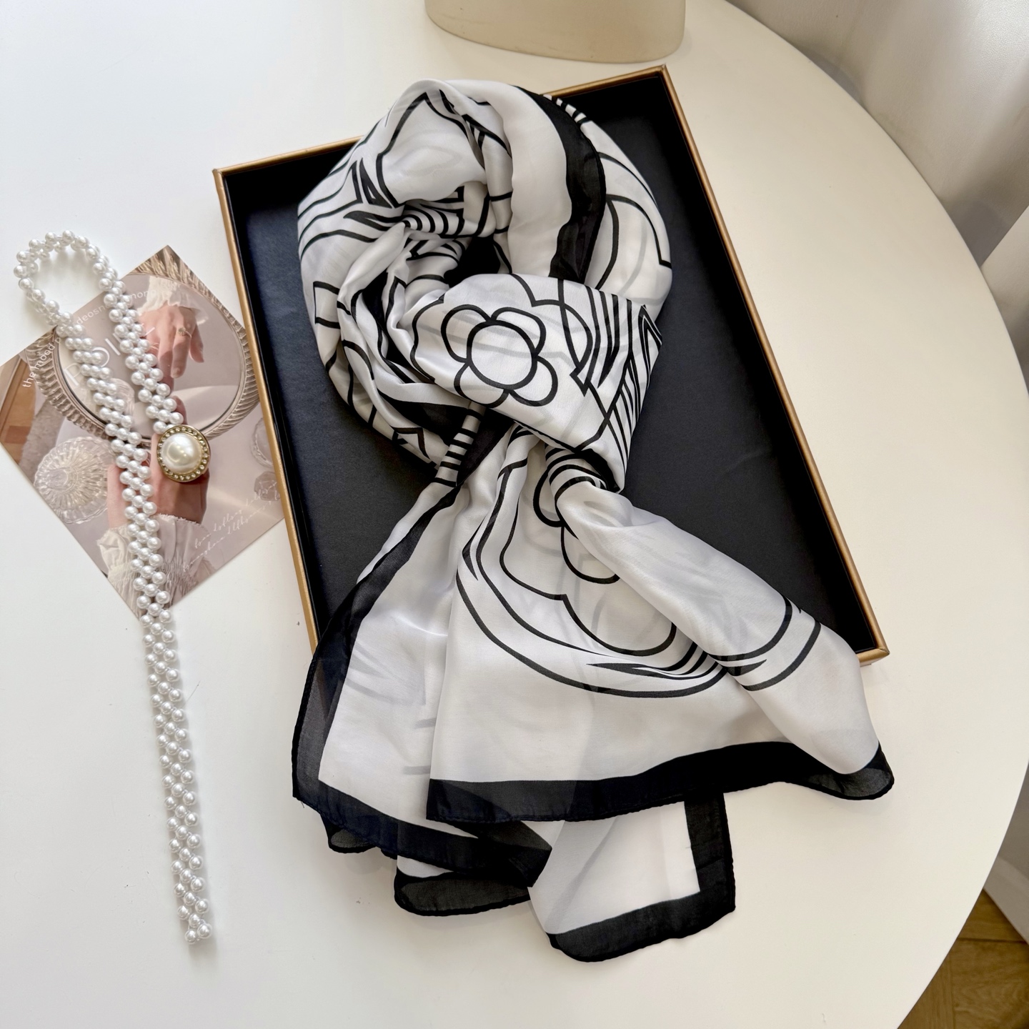 Newly arrived women's fashionable silk scarf