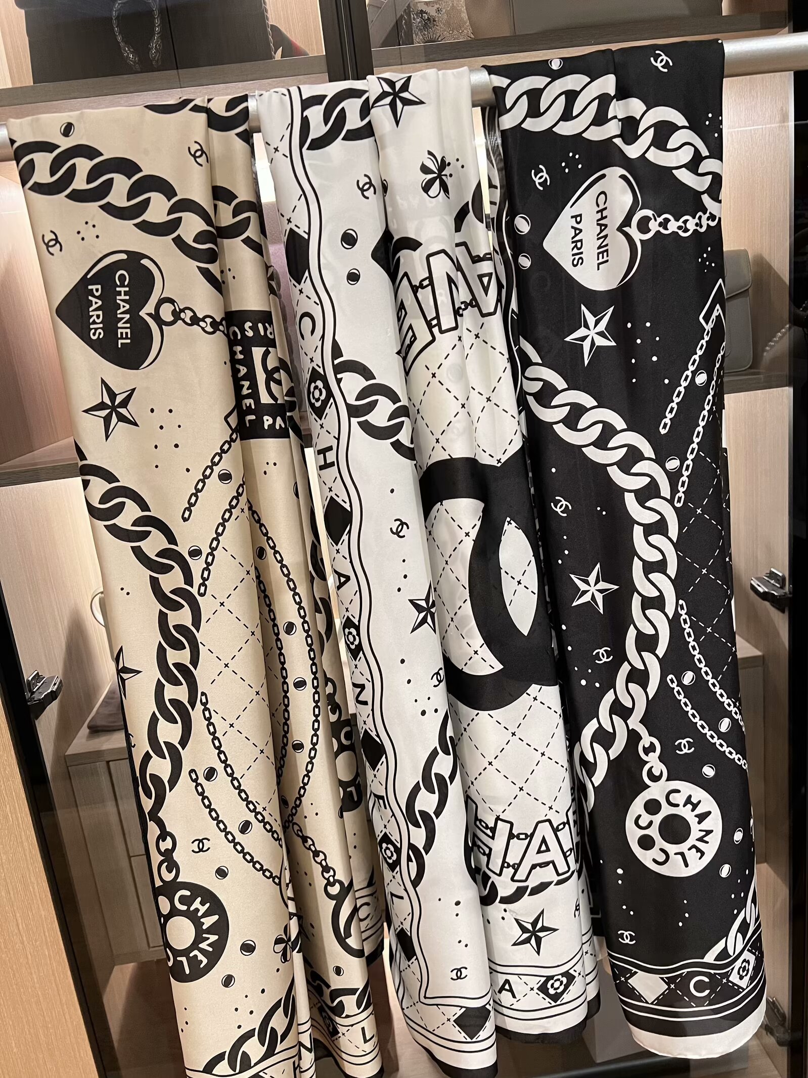 Newly arrived women's fashionable silk scarf