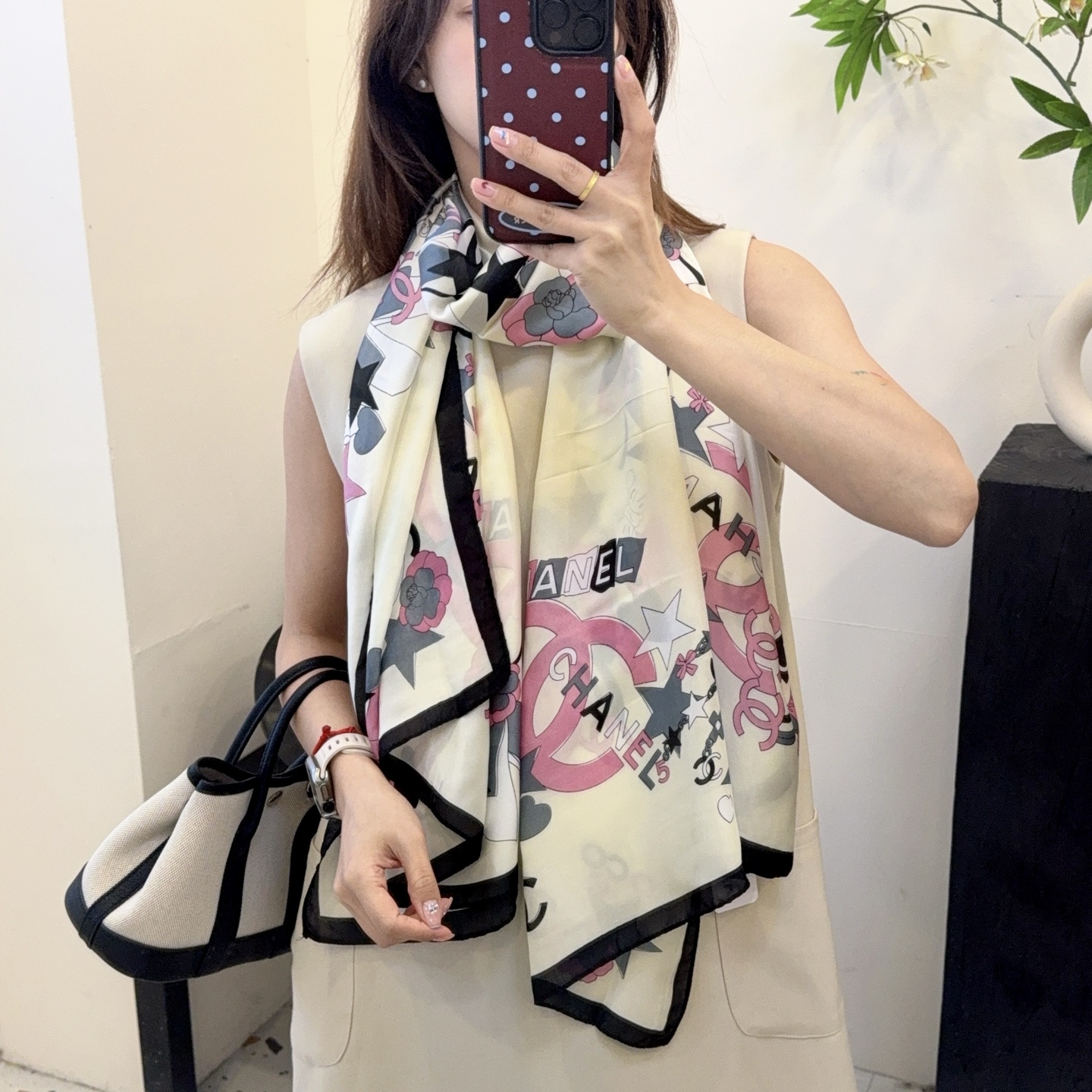 Newly arrived women's fashionable silk scarf