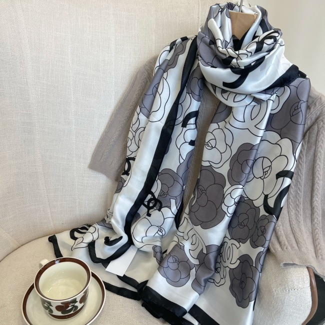 Newly arrived women's fashionable silk scarf