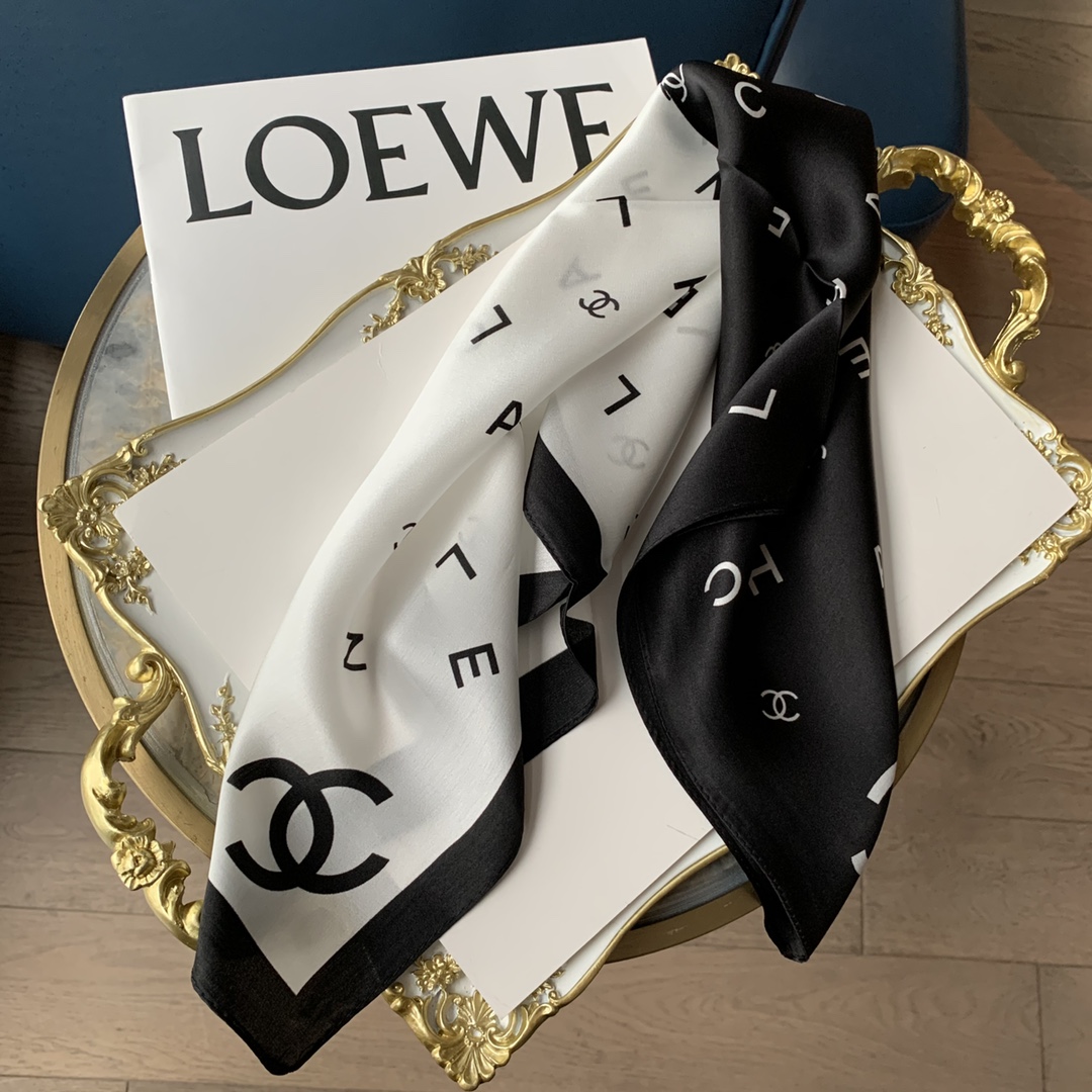 Newly arrived women's fashionable silk scarf(70*70)