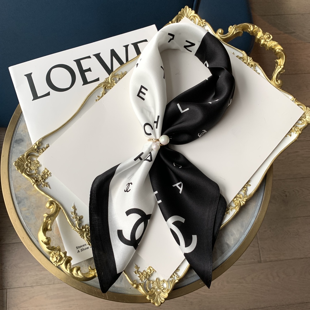 Newly arrived women's fashionable silk scarf(70*70)