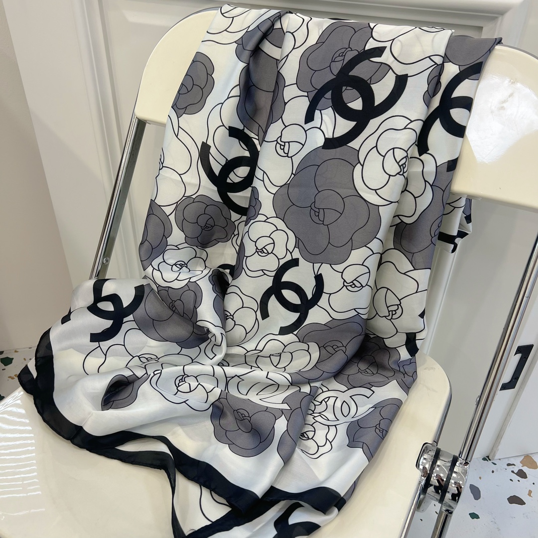 Newly arrived women's fashionable silk scarf