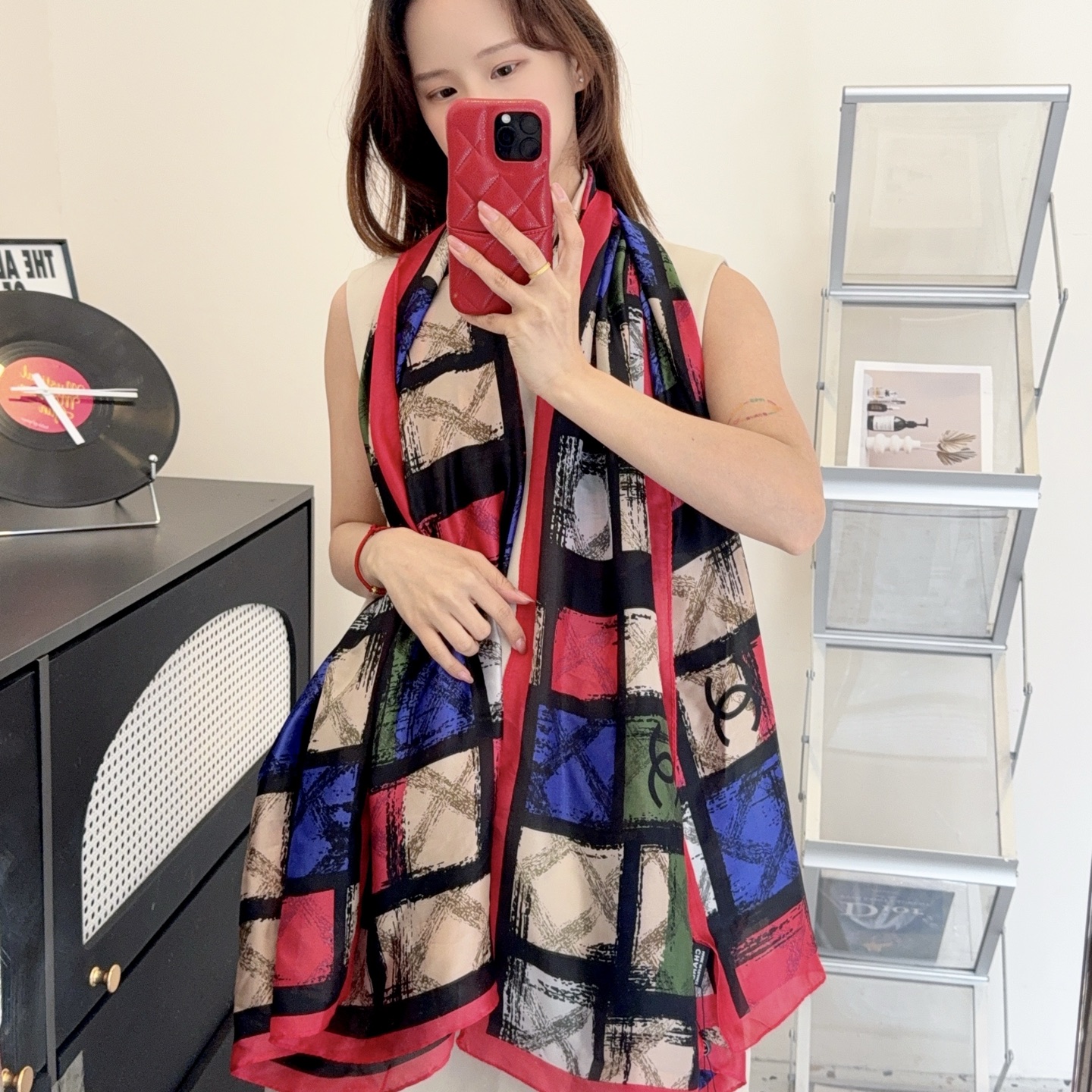 Newly arrived women's fashionable silk scarf