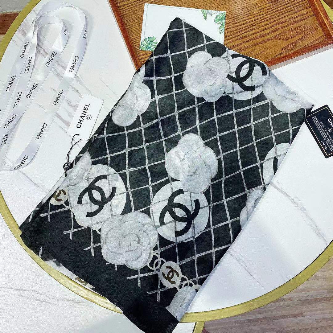 Newly arrived women's fashionable silk scarf
