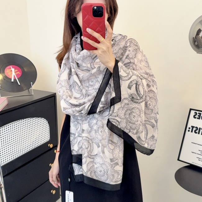 Newly arrived women's fashionable silk scarf