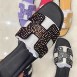 New fashionable women's slippers(WITHOUT BOX)