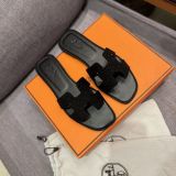 New fashionable women's slippers(WITHOUT BOX)